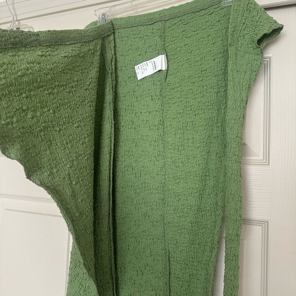 Green Two-Piece - Picture 5 of 9